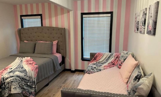 Irving Casa | PINK Girls Night, IG Photo Ready