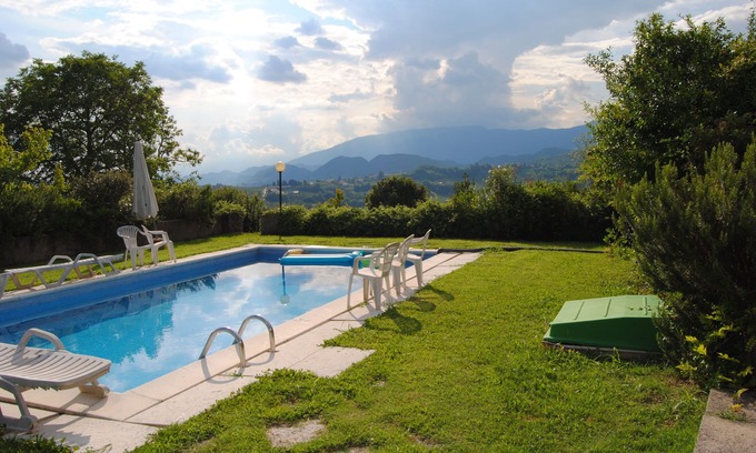 San Pietro di Feletto Villa | Villa con piscina privada en Prosecco cerca de Venecia