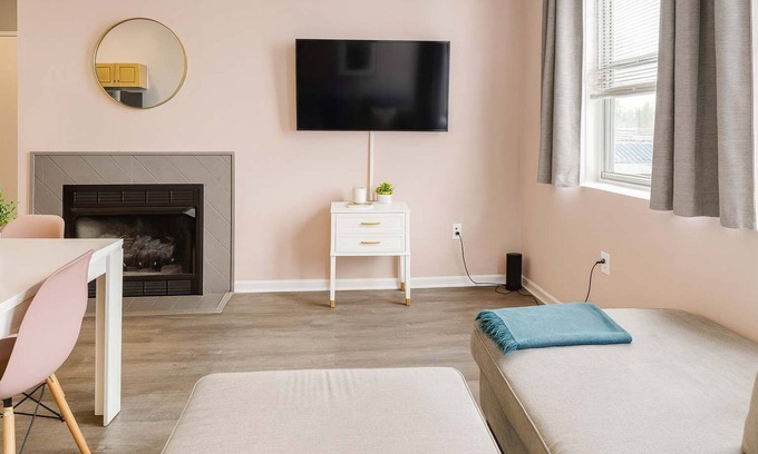 Downtown Cleveland Apartamento | Pink playhouse sq near Progressive field & CSU