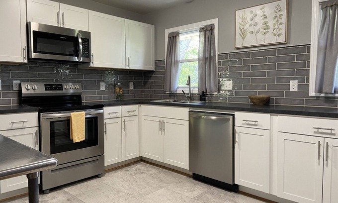 Pinnacle Casa | Pinnacle Cottage - 2 bedroom/1.5 bath - near Pilot Mountain State Park