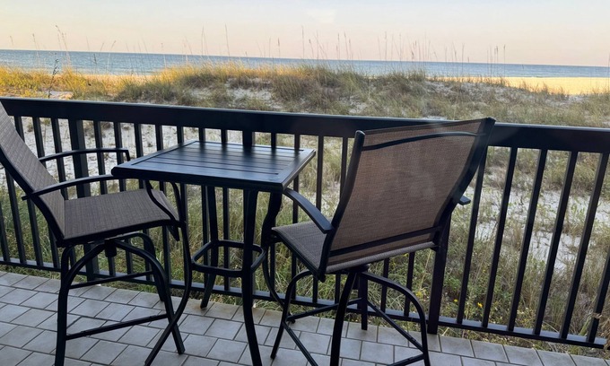 Sunnyside Condominio | Pinnacle Port Oceanfront First Floor Condo-C3 building