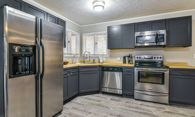 Skyland Casa | Pinners Compound- 4 BR hot tub fire pit