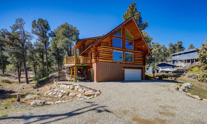 Frazier Park Cabina | Pinon Pines Vacation Rental: Hike, Bike & ATV!
