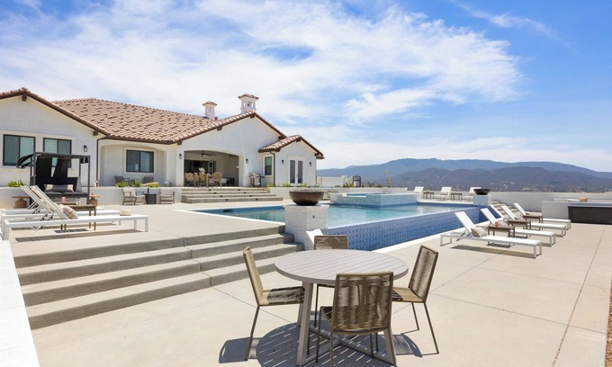 Temecula Villa | Pinot Point by AvantStay | 🍷🍇Massive Estate, 10 mins from Temecula Wineries