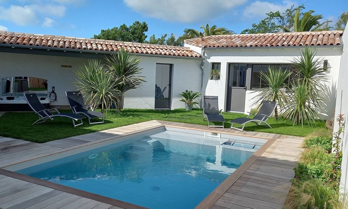 Rivedoux-Plage Villa | Pins en Ré: luxury villa, typical Ile de Ré, garden, pool, spa 100m from beach.