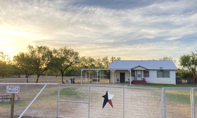 Brackettville Casa | Pinto Paradise Ranch