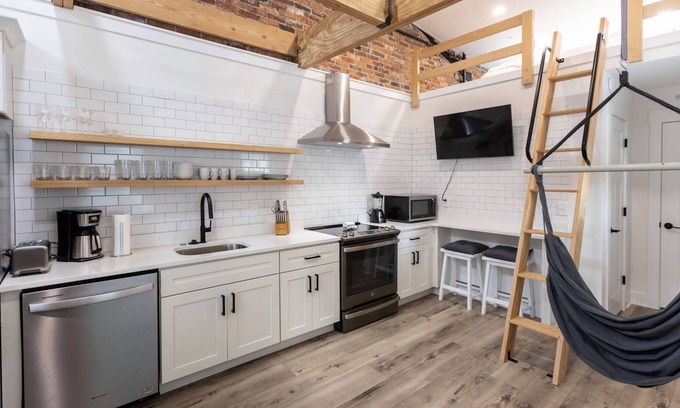 Northeast Virginia Beach Apartamento | Pipeline - Loft #9 - 8 min walk to the beach