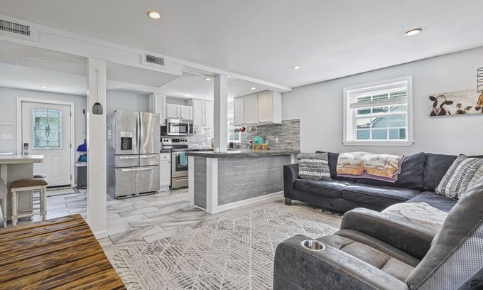 Morehead City Apartamento | PirateCove has boat parking and pet friendly