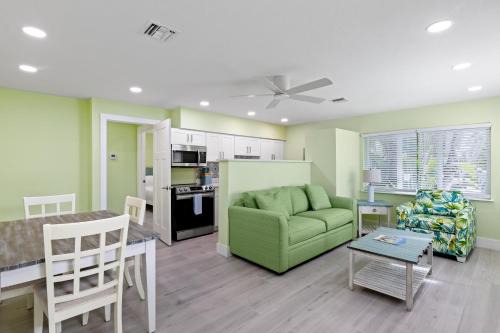 Sanibel Casa | Pirates Retreat Cottage at Palmview Inn of Sanibel