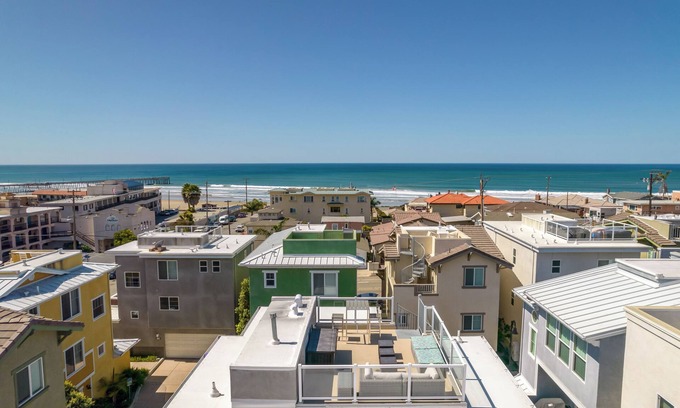 Downtown Casa | PISMO BEACH, CALIFORNIA - Vacation beach home on PCH - full ocean view top patio