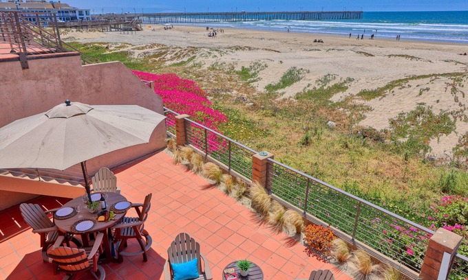 Downtown Condominio | Pismo Shores #126: Beachfront and wave ready!