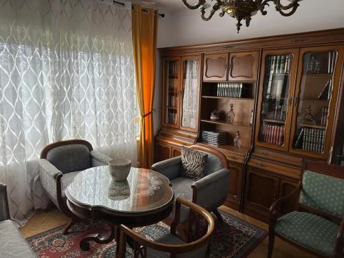 Lugo Apartamento | Piso amplio y confortable en Ramon Ferreiro