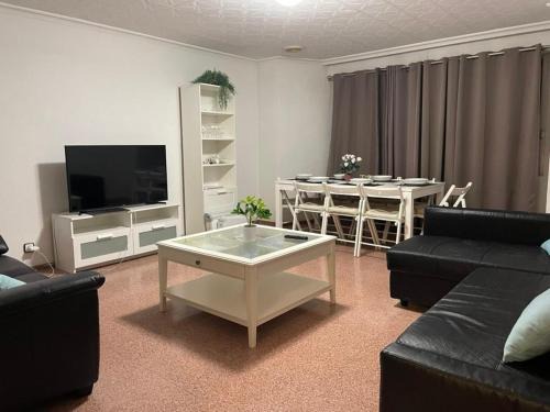 Alicante Apartamento | Piso Grande Amplio para grandes grupos 4 Dormitorios 2 baños,Asc 4AC y WIFI