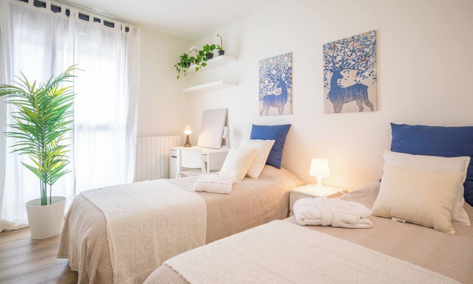 La Marina del Prat Vermell Apartamento | Piso moderno 4 dormitorios con piscina, , gimnasio, sala de yoga y parking.