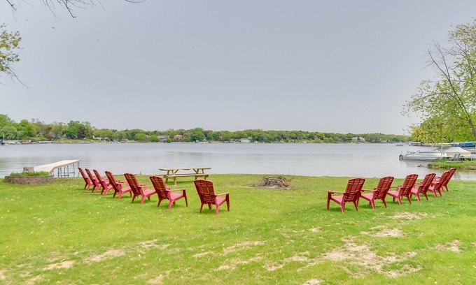 McHenry Casa | Pistakee Lake Estate w/ Boat Dock & Launch!