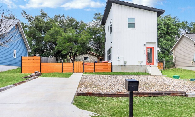Canyon Lake Casa | Pitch Perfect! Minutes from Canyon Lake!