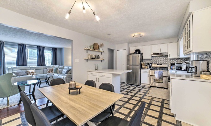 Brighton Heights Casa | Pittsburgh Retreat w/ Deck ~ 4 Mi to Dtwn!
