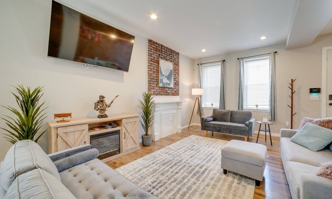 Oakland Casa | Pittsburgh Townhome: 1 Mi to Downtown