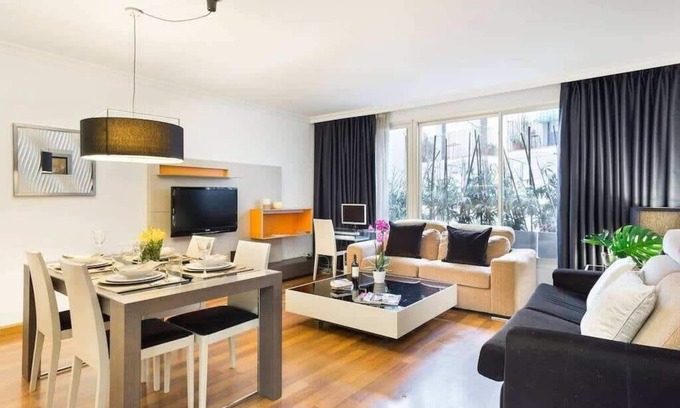 La Ribera Apartamento | Placa Urquinaona|Central and comfortable 4BD 3BTH