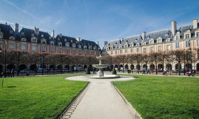 Quartier Sainte-Avoye Apartamento | PLACE DES VOSGES , PARISIAN CHARM , PLACE FOR 10 - 3 BEDROOM - RUE RAMBUTEAU