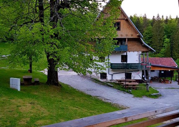 Sodrazica Casa | Planinski Dom na Travni Gori
