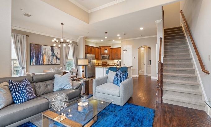 Legacy Park Casa | Plano Luxurious Shops of Legacy Townhome.