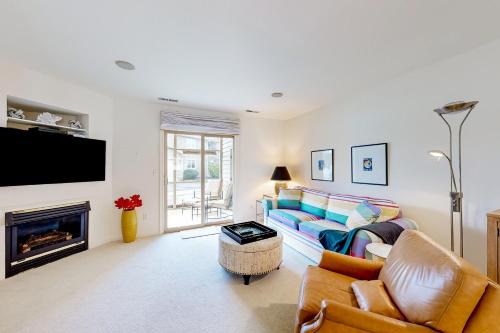Lewes Casa | Plantations East - 166 Lakeside Dr