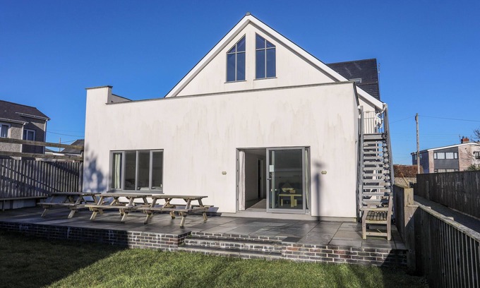 Rhosneigr Cabaña | PLAS GWYLAN, pet friendly, country holiday cottage in Rhosneigr