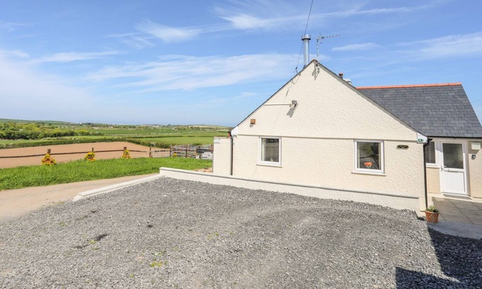 Llanddeusant Cabaña | PLAS Y BRAIN UCHAF, admite mascotas en Cemaes Bay, Ref 1011990