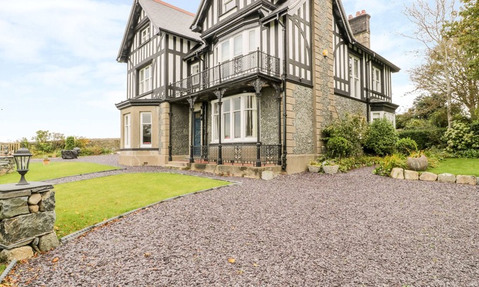 Llanbedr Cabaña | Plas Y Bryn Hall, LLANBEDR