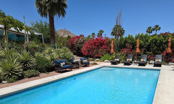 Cathedral City Cove Casa | Meseta ... simplemente por encima del resto. 3BD / 2BA Vista de lujo Inicio