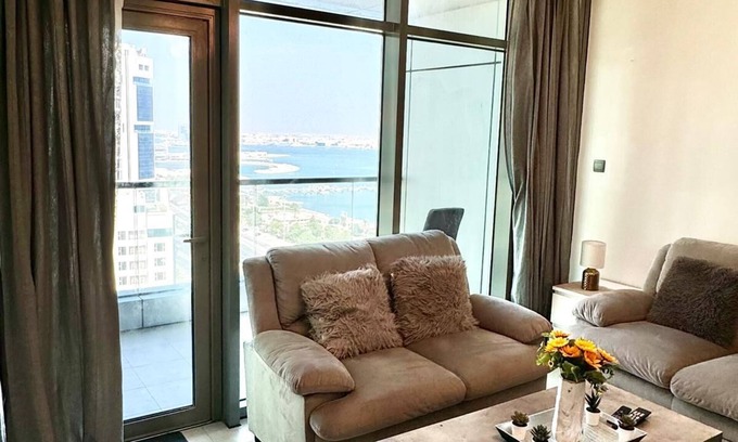 Manama Apartamento | Platinum Oasis apt with sea & city view.