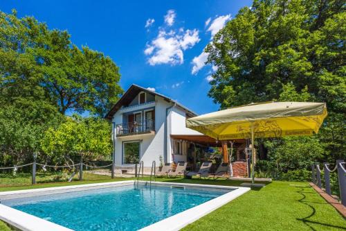 Grizane Casa | PLAVAC
