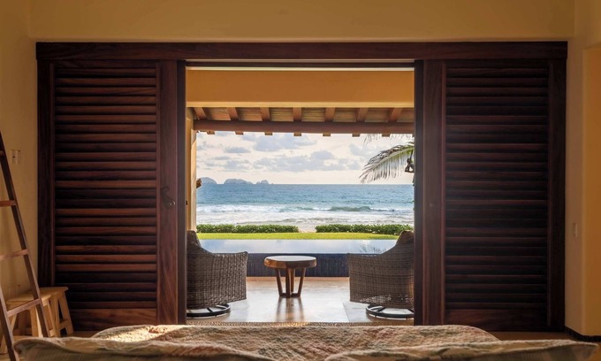Ixtapa - Zihuatanejo Condominio | Playa Blanca 24, Luxury Beachfront Apartment