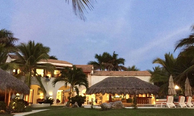 Barra de Potosi Casa | Playa Blanca Estate Beachfront (solo adultos)