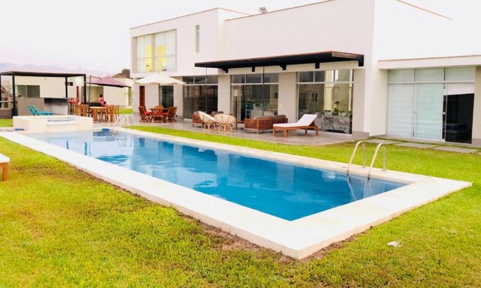Distrito de Chilca Casa | Casa Ecológica de Playa Campo de 5,500 m2 para 20 personas