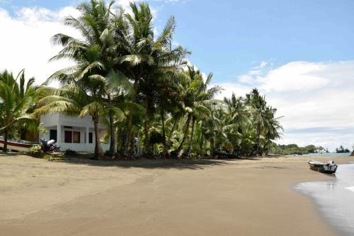 Nuqui Casa | Playa Guachalito