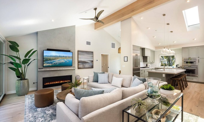 The Mesa Casa | Playa Vida-completely remodeled with A/C, Hot Tub - walk to everything and more