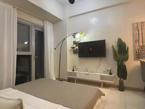 Tambo Apartamento | Playful 1BR With Magnificant Bayview Garden View Near Okada Solaire Aiports with Free Parking