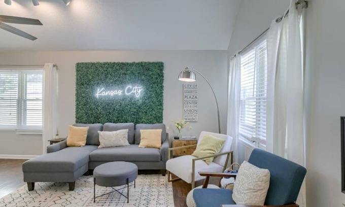 Rosedale Casa | Plaza Perfection Fenced Backyard W&D