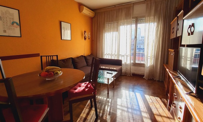 Esquerra de l'Eixample Apartamento | Plaza Universitat Apartment