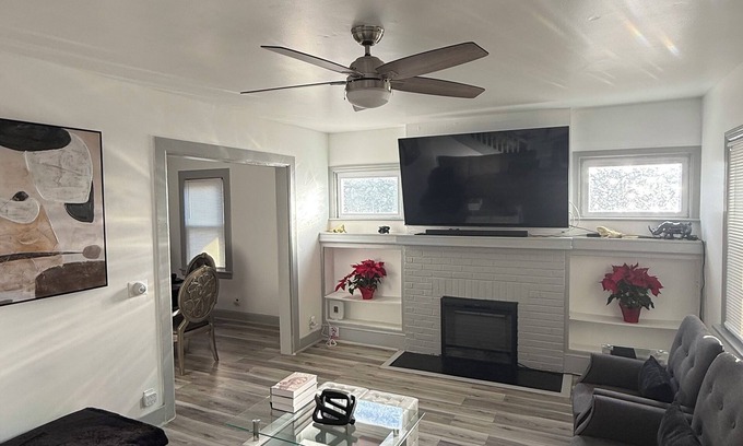 East Orange Casa | Pleasant 3-bedroom home in East Orange, NJ located close to the train stations.