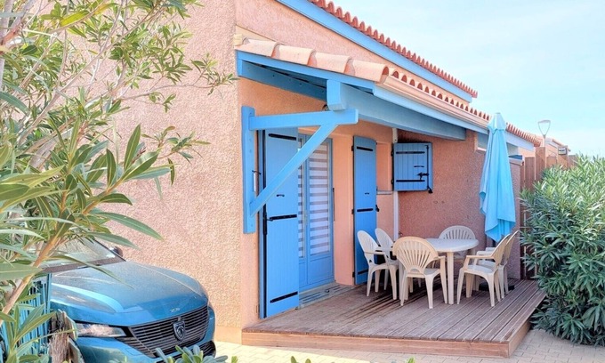 Sainte-Marie-la-Mer Casa | Pleasant air-conditioned family villa with shared pool, a stone's throw from the sea