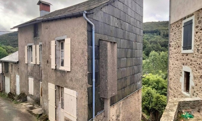 La Salvetat-sur-Agout Apartamento | Pleasant Apartment La Salvetat Agout with Terrace and Mountain View