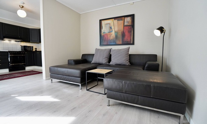 Porsgrunn Apartamento | Pleasant, apartment, in the middle of the city. 85 Smart TV, lift & veranda