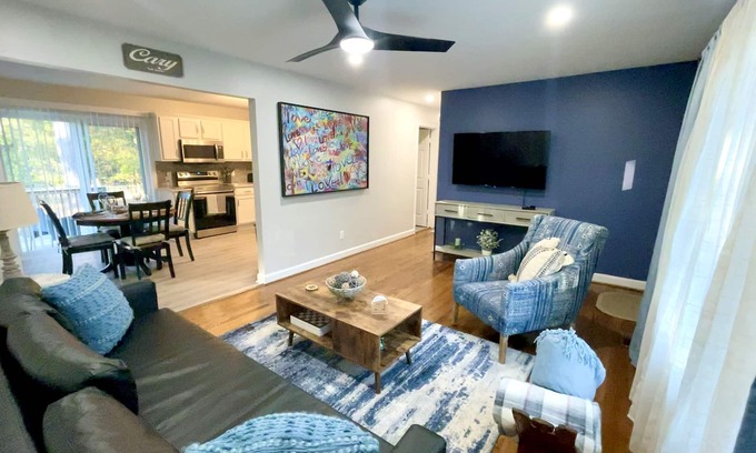Cary Casa | Pleasant Experience in this City Ranch - Downtown Cary