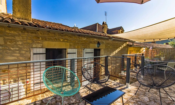 Castelnaud-la-Chapelle Casa | Pleasant House at the Foot of the Castle and the Dordogne