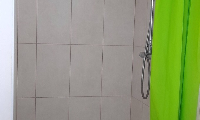 Montescot Apartamento | Pleasant gite for 3, in private grounds with swimming pool