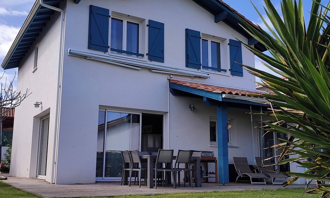 Bassussarry Casa | Pleasant modern Basque house in the charming village of Bassussarry