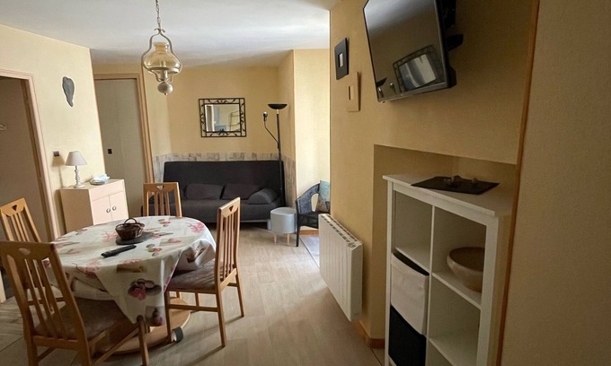 Ax-les-Thermes Apartamento | Pleasant T2 FURNITURE in the Ax Les Thermes hypercentre, 5 minutes from the Teich thermal baths